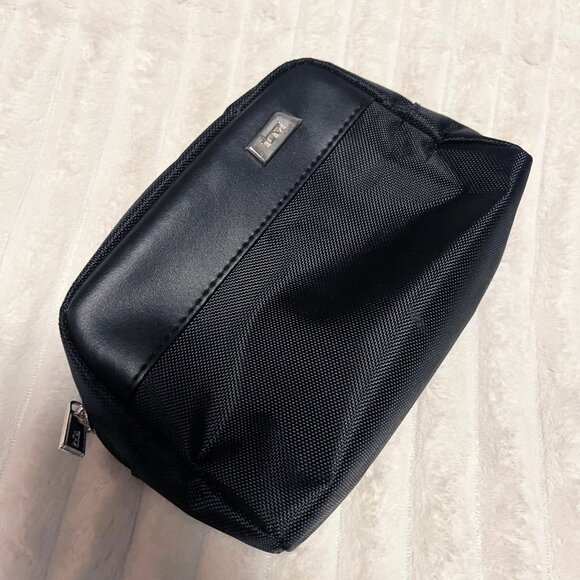 TUMI for Delta Black Zipper Small Tote Carrier Travel Case - Picture 5 of 5